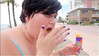 Толстая сосалка взяла у мужика в номере в рот и поеблась с ним в пизду