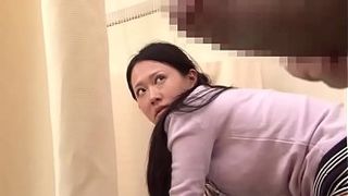 Жена трахается с левым мужиком в туалете пока муж болеет